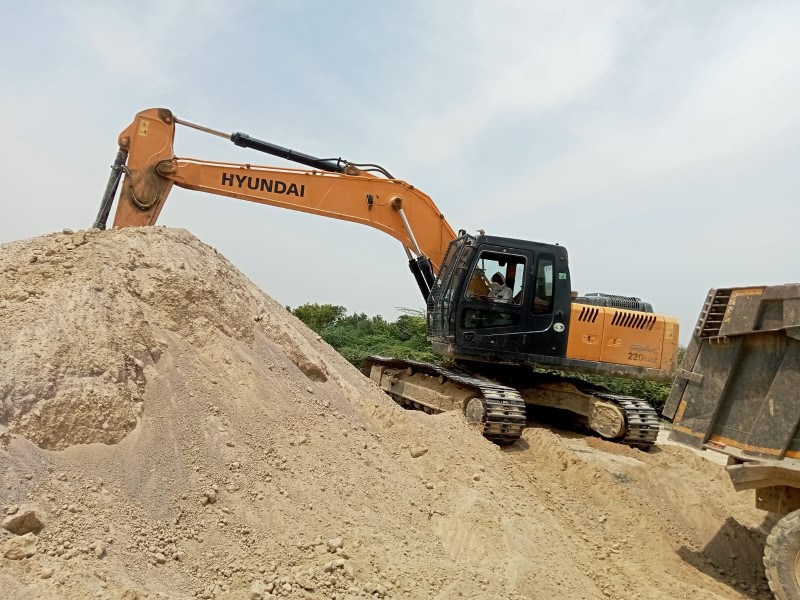 Hyundai Excavator  LC-220